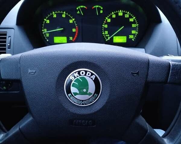 Серый Шкода Фабия, объемом двигателя 1.39 л и пробегом 215 тыс. км за 3700 $, фото 1 на Automoto.ua