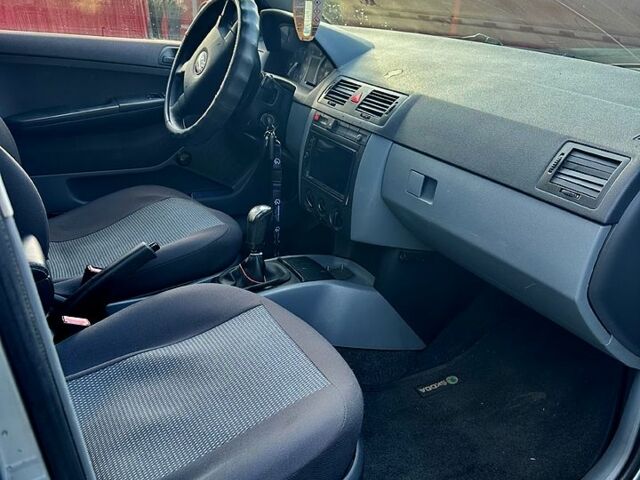 Серый Шкода Фабия, объемом двигателя 1.4 л и пробегом 319 тыс. км за 3400 $, фото 7 на Automoto.ua