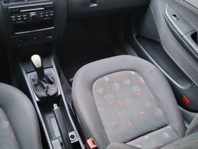 Серый Шкода Фабия, объемом двигателя 1.4 л и пробегом 215 тыс. км за 3600 $, фото 12 на Automoto.ua