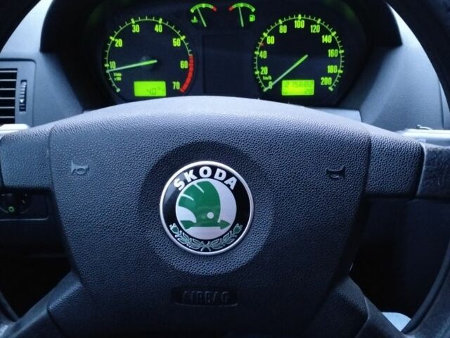 Серый Шкода Фабия, объемом двигателя 1.4 л и пробегом 215 тыс. км за 3600 $, фото 3 на Automoto.ua