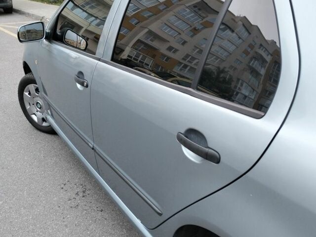 Серый Шкода Фабия, объемом двигателя 1.4 л и пробегом 215 тыс. км за 3600 $, фото 15 на Automoto.ua