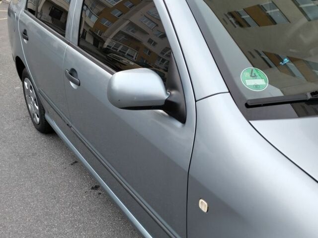 Серый Шкода Фабия, объемом двигателя 1.4 л и пробегом 215 тыс. км за 3600 $, фото 21 на Automoto.ua