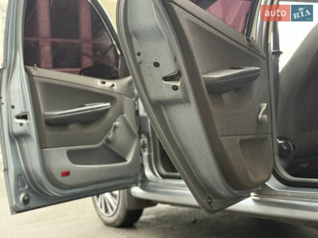 Сірий Шкода Фабія, об'ємом двигуна 1.2 л та пробігом 170 тис. км за 3000 $, фото 8 на Automoto.ua