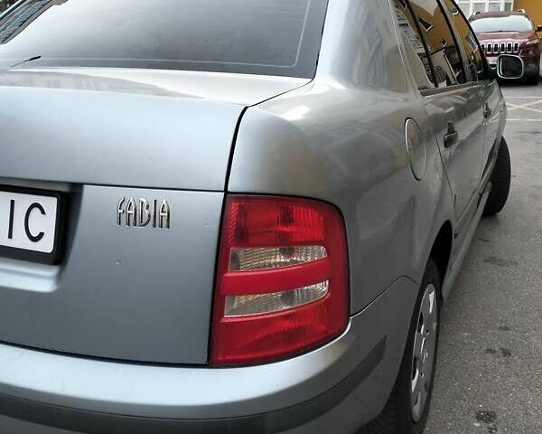Серый Шкода Фабия, объемом двигателя 1.39 л и пробегом 215 тыс. км за 3700 $, фото 17 на Automoto.ua