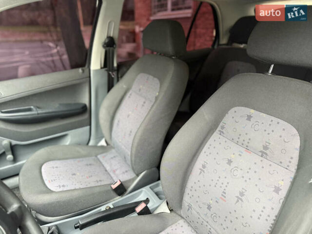 Сірий Шкода Фабія, об'ємом двигуна 1.2 л та пробігом 170 тис. км за 3000 $, фото 9 на Automoto.ua