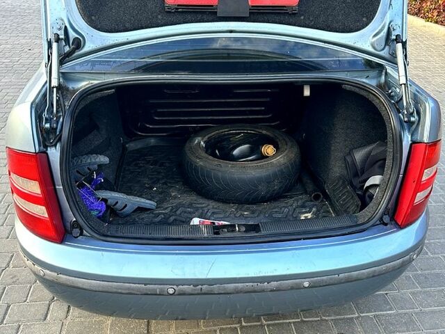 Серый Шкода Фабия, объемом двигателя 1.4 л и пробегом 319 тыс. км за 3400 $, фото 13 на Automoto.ua