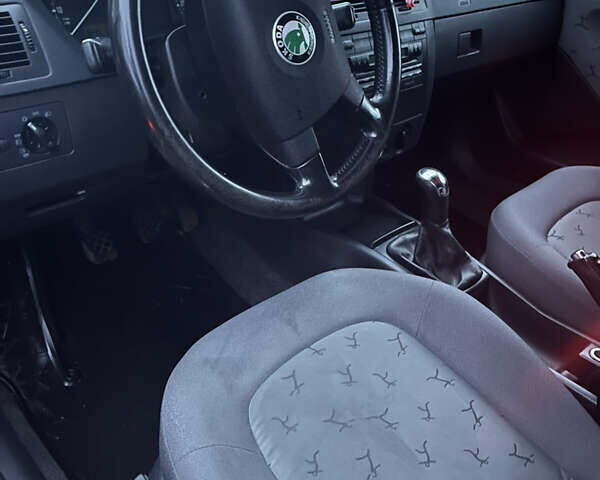 Серый Шкода Фабия, объемом двигателя 1.39 л и пробегом 187 тыс. км за 3500 $, фото 11 на Automoto.ua