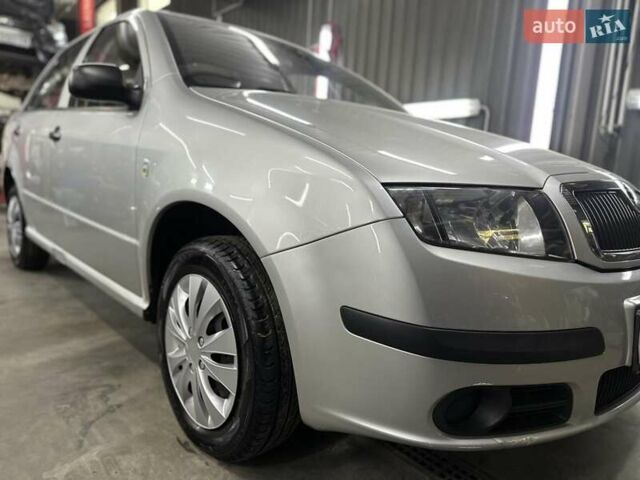 Сірий Шкода Фабія, об'ємом двигуна 1.2 л та пробігом 107 тис. км за 3900 $, фото 2 на Automoto.ua