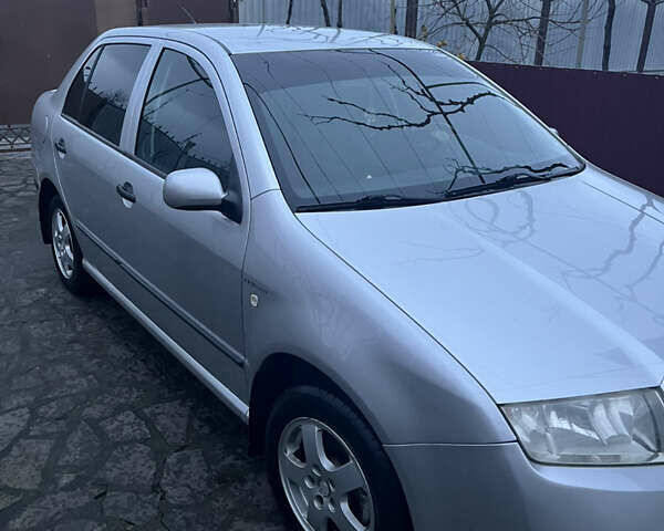 Серый Шкода Фабия, объемом двигателя 1.39 л и пробегом 187 тыс. км за 3500 $, фото 1 на Automoto.ua