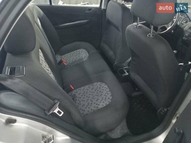 Сірий Шкода Фабія, об'ємом двигуна 1.2 л та пробігом 107 тис. км за 3900 $, фото 4 на Automoto.ua
