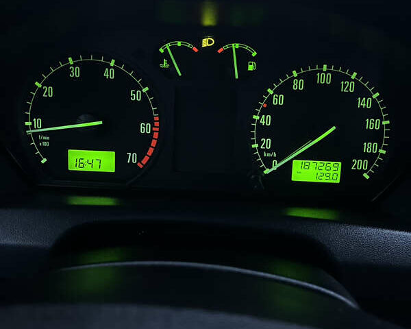 Серый Шкода Фабия, объемом двигателя 1.39 л и пробегом 187 тыс. км за 3500 $, фото 5 на Automoto.ua