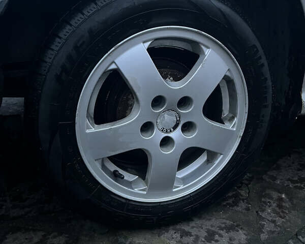 Серый Шкода Фабия, объемом двигателя 1.39 л и пробегом 187 тыс. км за 3500 $, фото 12 на Automoto.ua