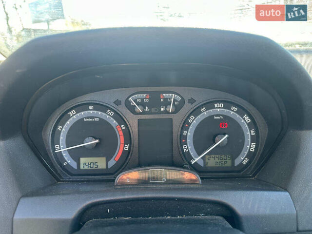 Серый Шкода Фабия, объемом двигателя 1.4 л и пробегом 246 тыс. км за 2950 $, фото 10 на Automoto.ua