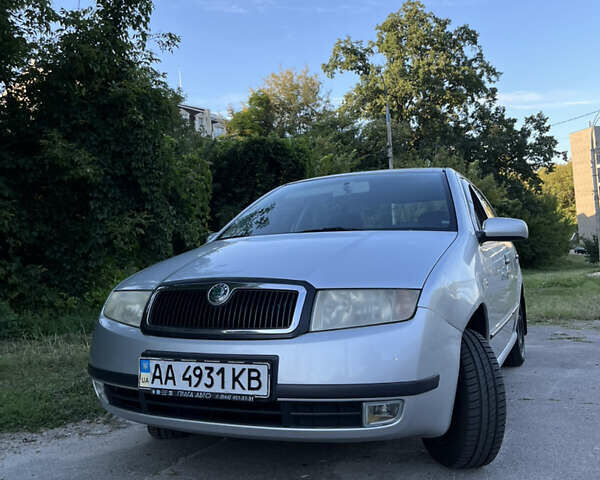 Серый Шкода Фабия, объемом двигателя 1.2 л и пробегом 187 тыс. км за 2200 $, фото 2 на Automoto.ua