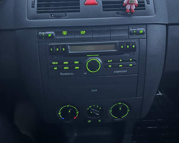 Серый Шкода Фабия, объемом двигателя 1.39 л и пробегом 187 тыс. км за 3500 $, фото 7 на Automoto.ua