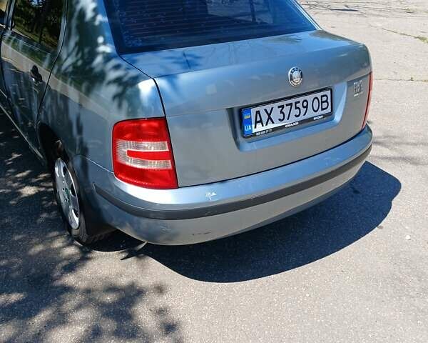 Серый Шкода Фабия, объемом двигателя 1.2 л и пробегом 230 тыс. км за 3300 $, фото 2 на Automoto.ua
