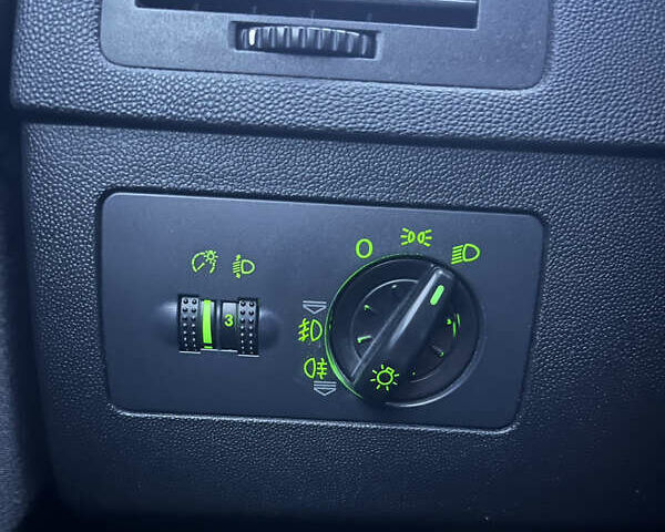 Серый Шкода Фабия, объемом двигателя 1.39 л и пробегом 187 тыс. км за 3500 $, фото 8 на Automoto.ua