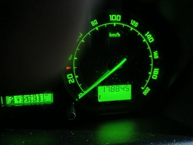 Серый Шкода Фабия, объемом двигателя 1.4 л и пробегом 184 тыс. км за 5000 $, фото 6 на Automoto.ua