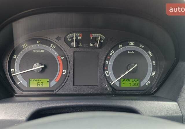 Серый Шкода Фабия, объемом двигателя 1.4 л и пробегом 239 тыс. км за 3900 $, фото 1 на Automoto.ua