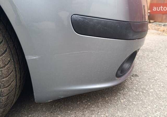 Серый Шкода Фабия, объемом двигателя 1.4 л и пробегом 239 тыс. км за 3900 $, фото 25 на Automoto.ua