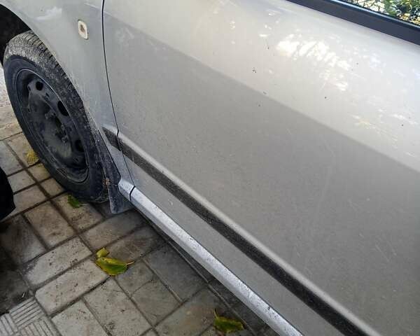 Серый Шкода Фабия, объемом двигателя 1.4 л и пробегом 115 тыс. км за 3300 $, фото 2 на Automoto.ua