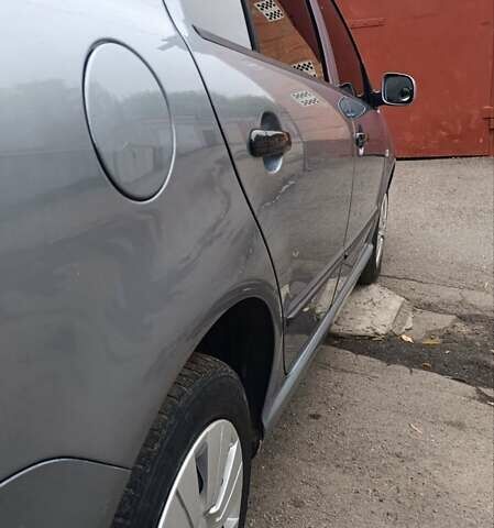 Серый Шкода Фабия, объемом двигателя 1.4 л и пробегом 239 тыс. км за 3900 $, фото 22 на Automoto.ua