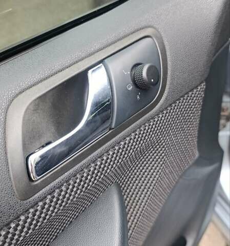 Серый Шкода Фабия, объемом двигателя 1.4 л и пробегом 239 тыс. км за 3900 $, фото 18 на Automoto.ua