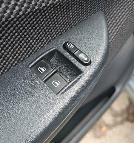 Серый Шкода Фабия, объемом двигателя 1.4 л и пробегом 239 тыс. км за 3900 $, фото 11 на Automoto.ua