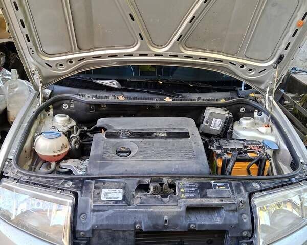 Серый Шкода Фабия, объемом двигателя 1.4 л и пробегом 115 тыс. км за 3300 $, фото 3 на Automoto.ua