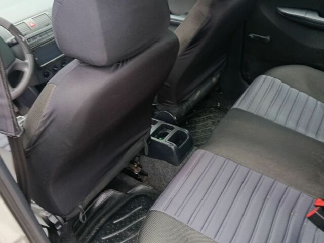 Серый Шкода Фабия, объемом двигателя 1.4 л и пробегом 184 тыс. км за 5000 $, фото 5 на Automoto.ua