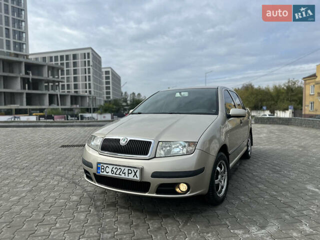 Серый Шкода Фабия, объемом двигателя 1.39 л и пробегом 196 тыс. км за 3200 $, фото 2 на Automoto.ua
