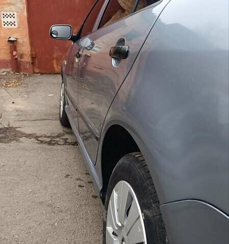 Серый Шкода Фабия, объемом двигателя 1.4 л и пробегом 239 тыс. км за 3900 $, фото 23 на Automoto.ua