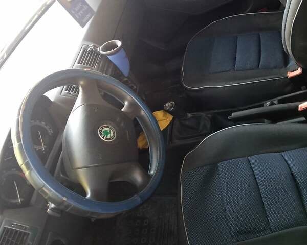 Серый Шкода Фабия, объемом двигателя 1.4 л и пробегом 115 тыс. км за 3300 $, фото 4 на Automoto.ua