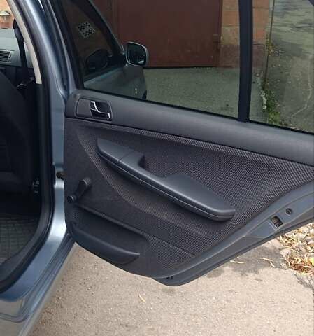 Серый Шкода Фабия, объемом двигателя 1.4 л и пробегом 239 тыс. км за 3900 $, фото 15 на Automoto.ua