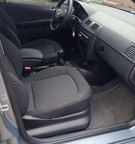 Серый Шкода Фабия, объемом двигателя 1.4 л и пробегом 239 тыс. км за 3900 $, фото 14 на Automoto.ua