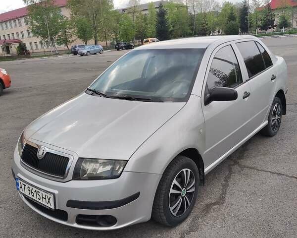 Серый Шкода Фабия, объемом двигателя 1.2 л и пробегом 235 тыс. км за 4250 $, фото 1 на Automoto.ua