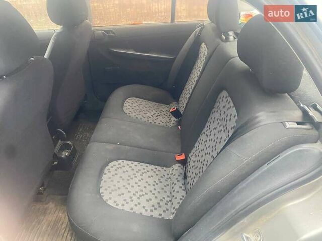 Серый Шкода Фабия, объемом двигателя 1.2 л и пробегом 390 тыс. км за 2000 $, фото 3 на Automoto.ua