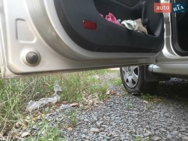 Серый Шкода Фабия, объемом двигателя 1.2 л и пробегом 242 тыс. км за 3500 $, фото 13 на Automoto.ua