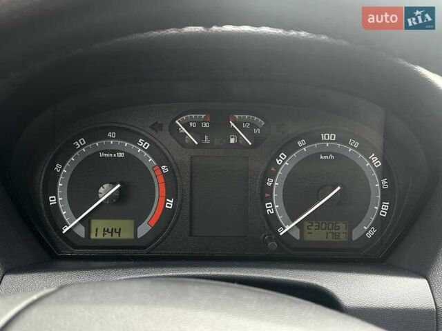 Шкода Фабия 2006 в Киеве на Automoto.ua Серый Шкода Фабия, объемом двигателя 1.2 л и пробегом 230 тыс. км за 4790 $, фото 15 на Automoto.ua