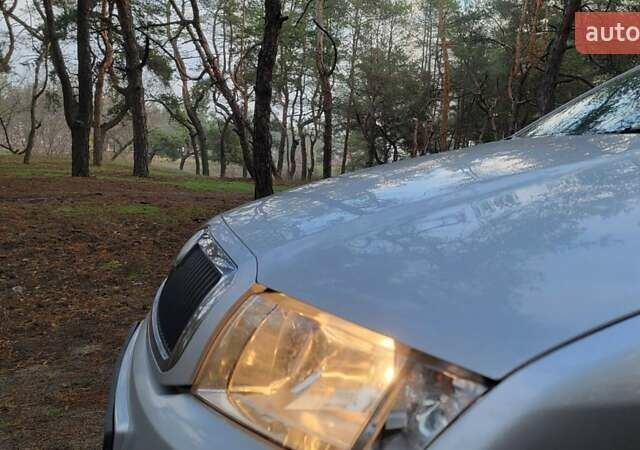 Серый Шкода Фабия, объемом двигателя 1.2 л и пробегом 220 тыс. км за 3300 $, фото 5 на Automoto.ua