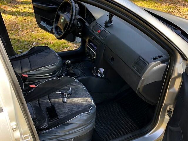 Серый Шкода Фабия, объемом двигателя 1.2 л и пробегом 240 тыс. км за 2999 $, фото 10 на Automoto.ua