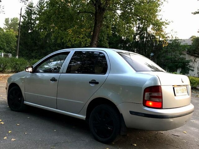 Серый Шкода Фабия, объемом двигателя 1.2 л и пробегом 240 тыс. км за 2999 $, фото 3 на Automoto.ua