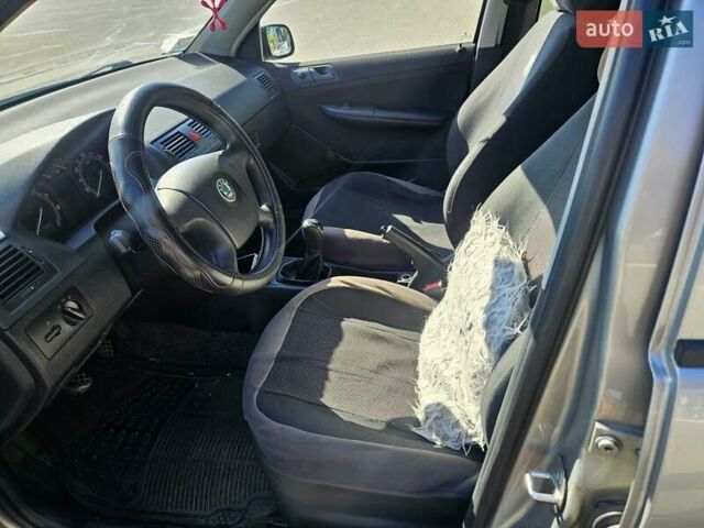 Сірий Шкода Фабія, об'ємом двигуна 1.2 л та пробігом 182 тис. км за 4000 $, фото 5 на Automoto.ua