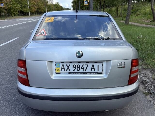 Серый Шкода Фабия, объемом двигателя 1.2 л и пробегом 109 тыс. км за 3600 $, фото 3 на Automoto.ua