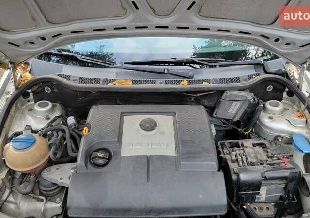 Серый Шкода Фабия, объемом двигателя 1.2 л и пробегом 220 тыс. км за 3300 $, фото 15 на Automoto.ua