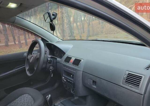 Серый Шкода Фабия, объемом двигателя 1.2 л и пробегом 220 тыс. км за 3300 $, фото 13 на Automoto.ua