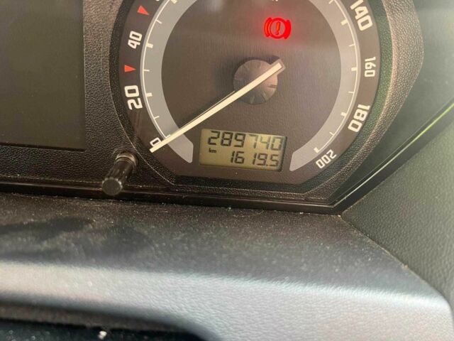 Сірий Шкода Фабія, об'ємом двигуна 1.2 л та пробігом 289 тис. км за 2400 $, фото 6 на Automoto.ua