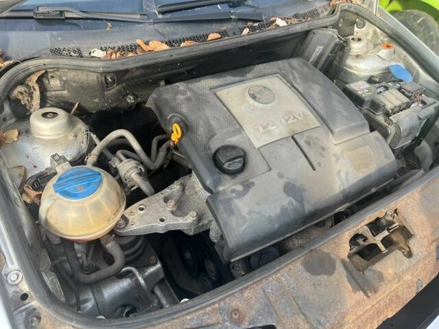 Сірий Шкода Фабія, об'ємом двигуна 1.2 л та пробігом 289 тис. км за 2400 $, фото 5 на Automoto.ua