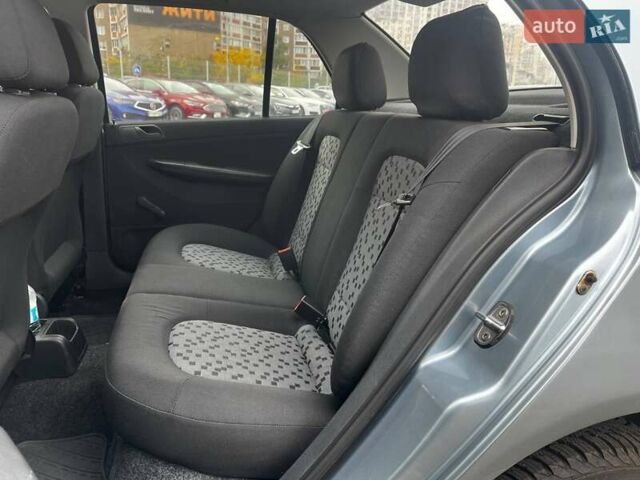 Шкода Фабия 2006 в Киеве на Automoto.ua Серый Шкода Фабия, объемом двигателя 1.2 л и пробегом 230 тыс. км за 4790 $, фото 8 на Automoto.ua