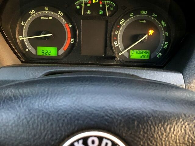 Серый Шкода Фабия, объемом двигателя 1.2 л и пробегом 240 тыс. км за 2999 $, фото 6 на Automoto.ua